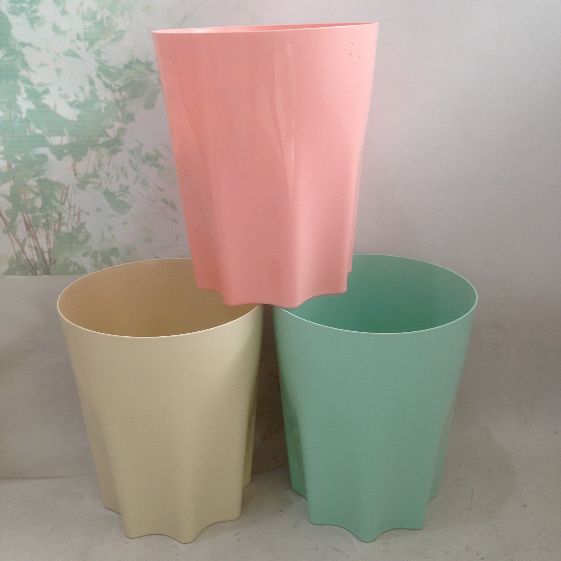 Plastic creative garbage can for home use
