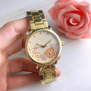 Ůʿ��Ƥ�D���r�bʯӢ�ֱ�÷�����P���Կ̶ȿ�ʽ�����r�b�L���ֱ�