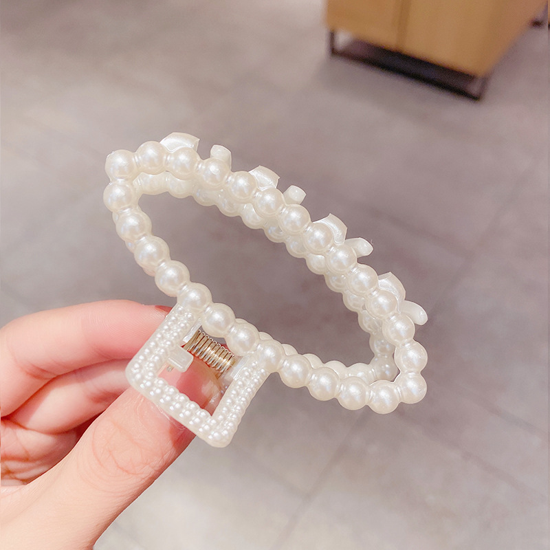 South Korea Imitation Pearl Catch Clip Hollow Plate Hair Catch Shark Clip Back Head Hair Accessories display picture 6