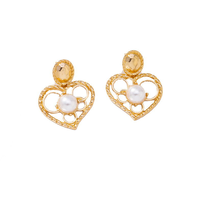 New Pearl Heart-shaped Simple And Fashionable Earrings display picture 4