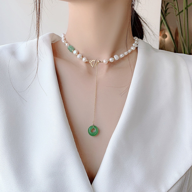 Natural Pearl Necklace Simple Retro 14k Real Gold Electroplated Emerald Buckle Clavicle Chain Wholesale Nihaojewelry display picture 2