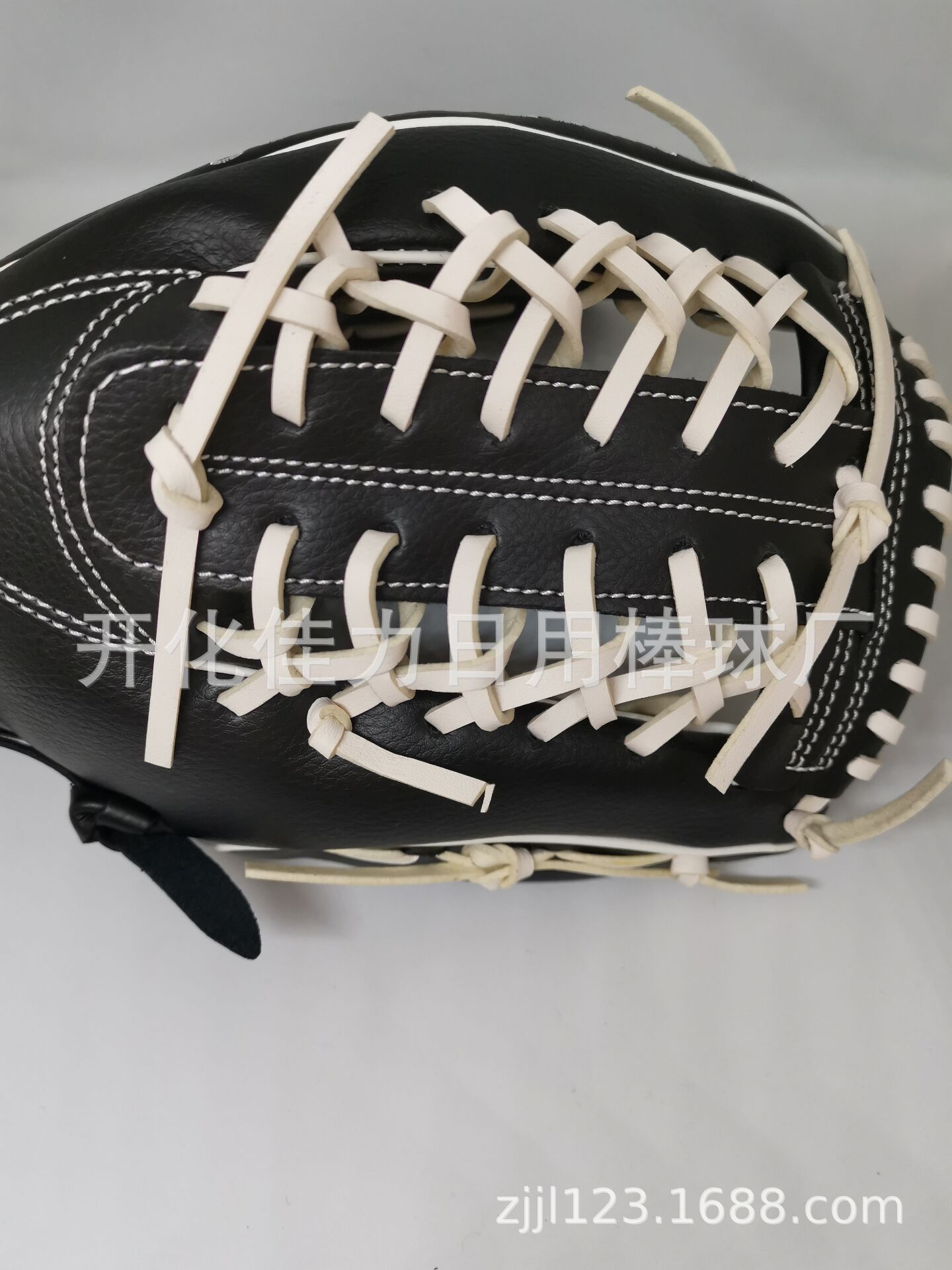 6E6A32DA8B0A9C4D9D124CE7818A72