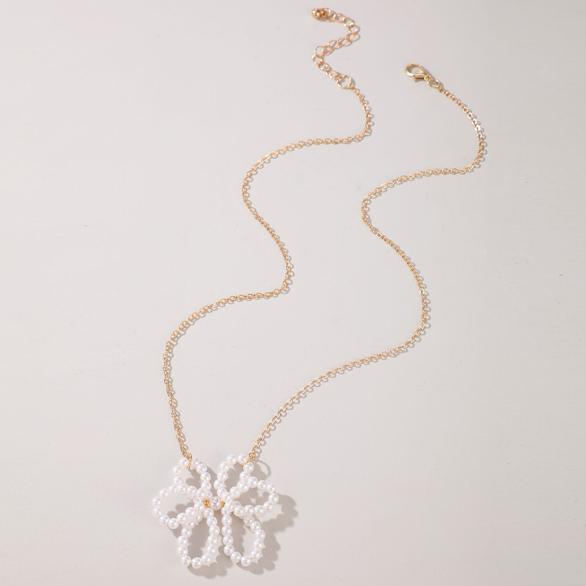 fashion new simple pearl flower elegant alloy clavicle chain necklacepicture2