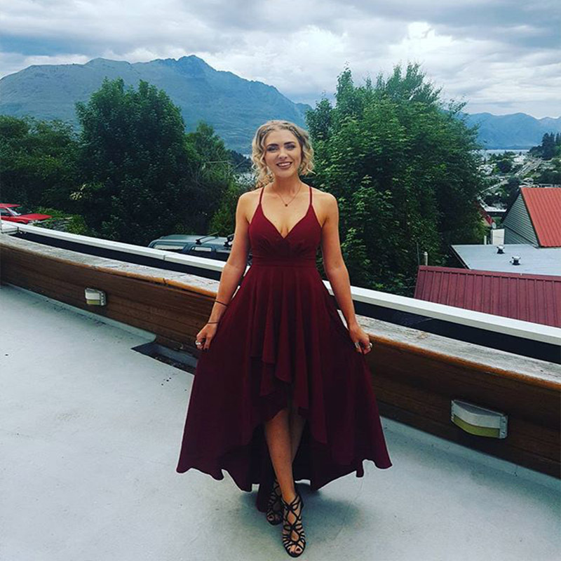 Sexy Backless V-neck Plus-size Party Dress With Straps And Large Hem_voghion.com