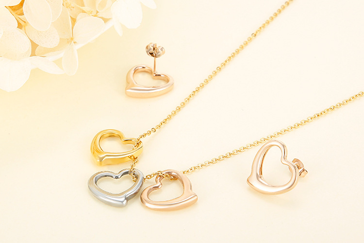 European and American new stainless steel heart-shaped peach heart necklace earrings jewelry set