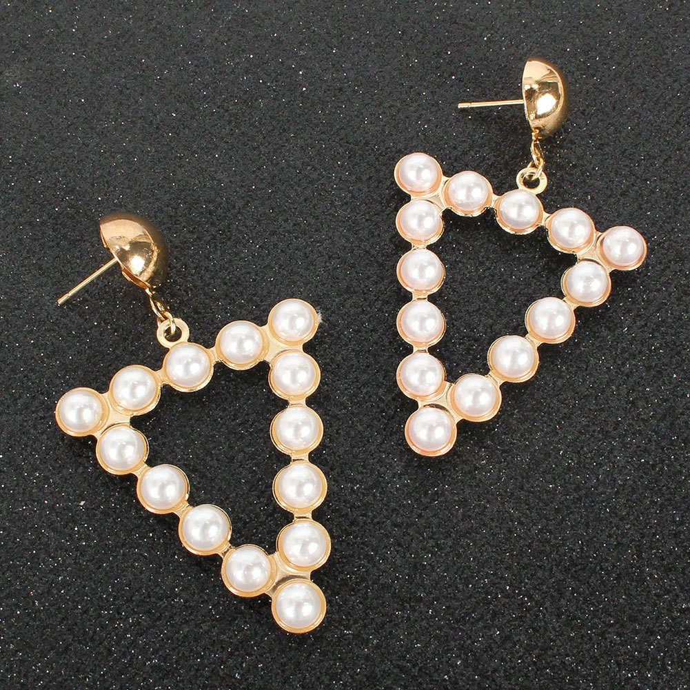 Simple Personality Geometric Alloy Diamond Inlaid Pearl Earrings Fashion Earrings Wholesale Nihaojewelry display picture 2