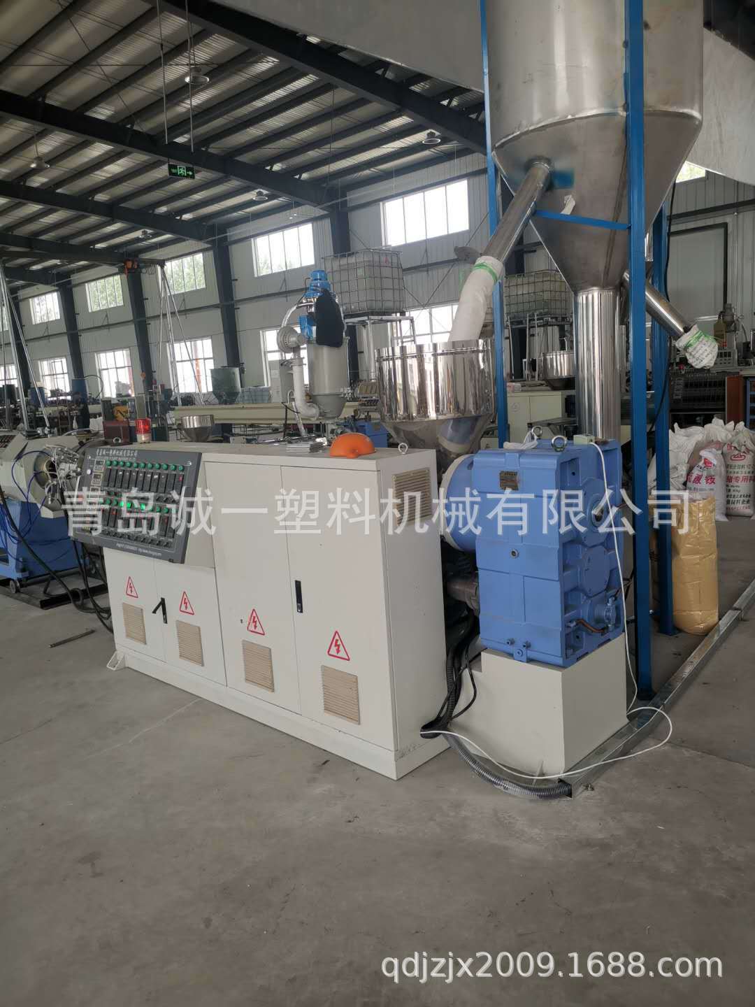 PE三层共挤塑料管材设备、PP多层复合管材设备、塑料机械设备厂家