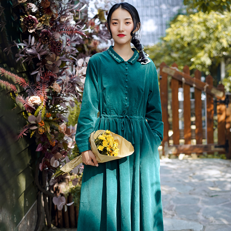 文艺女装灯芯绒连衣裙秋2020新款女长袖大码宽松收腰a字复古长裙