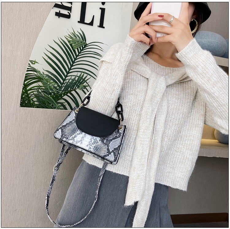 Simple Wild  New Trendy Fashion Popular  Messenger Bag display picture 24