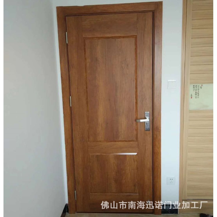 Puerta interior simple Puerta de dormitorio insonorizada traje de cristal de carbono puerta de madera puerta ecológica sin pintura fábrica al por mayor