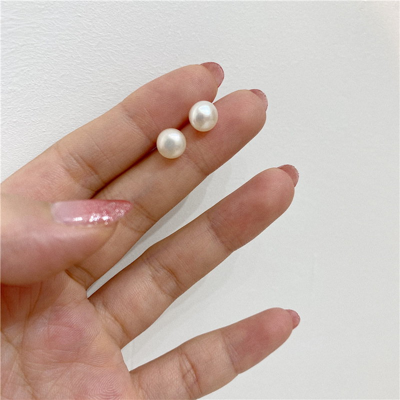 1 Pair Retro Solid Color Plating Freshwater Pearl Ear Studs display picture 4