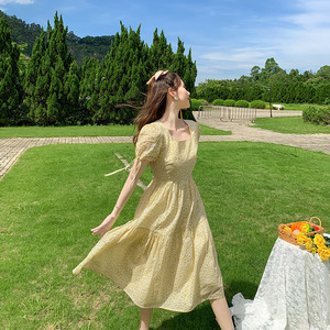 连衣裙夏天2020新款女小清新方领仙女高腰线碎花显瘦淡黄色长裙子