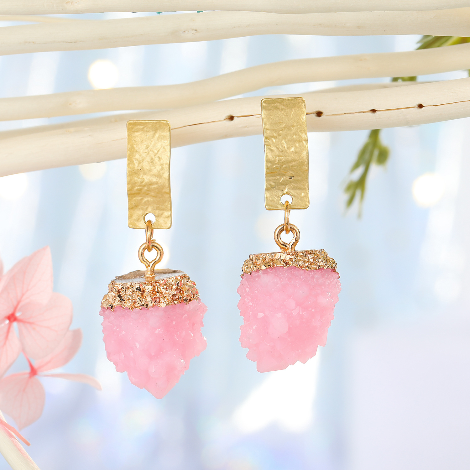 Korean Jewelry Imitation Natural Stone Earrings Bayberry Ball Earrings Retro Ice Flower Ball Resin Earrings Wholesale Nihaojewelry display picture 7