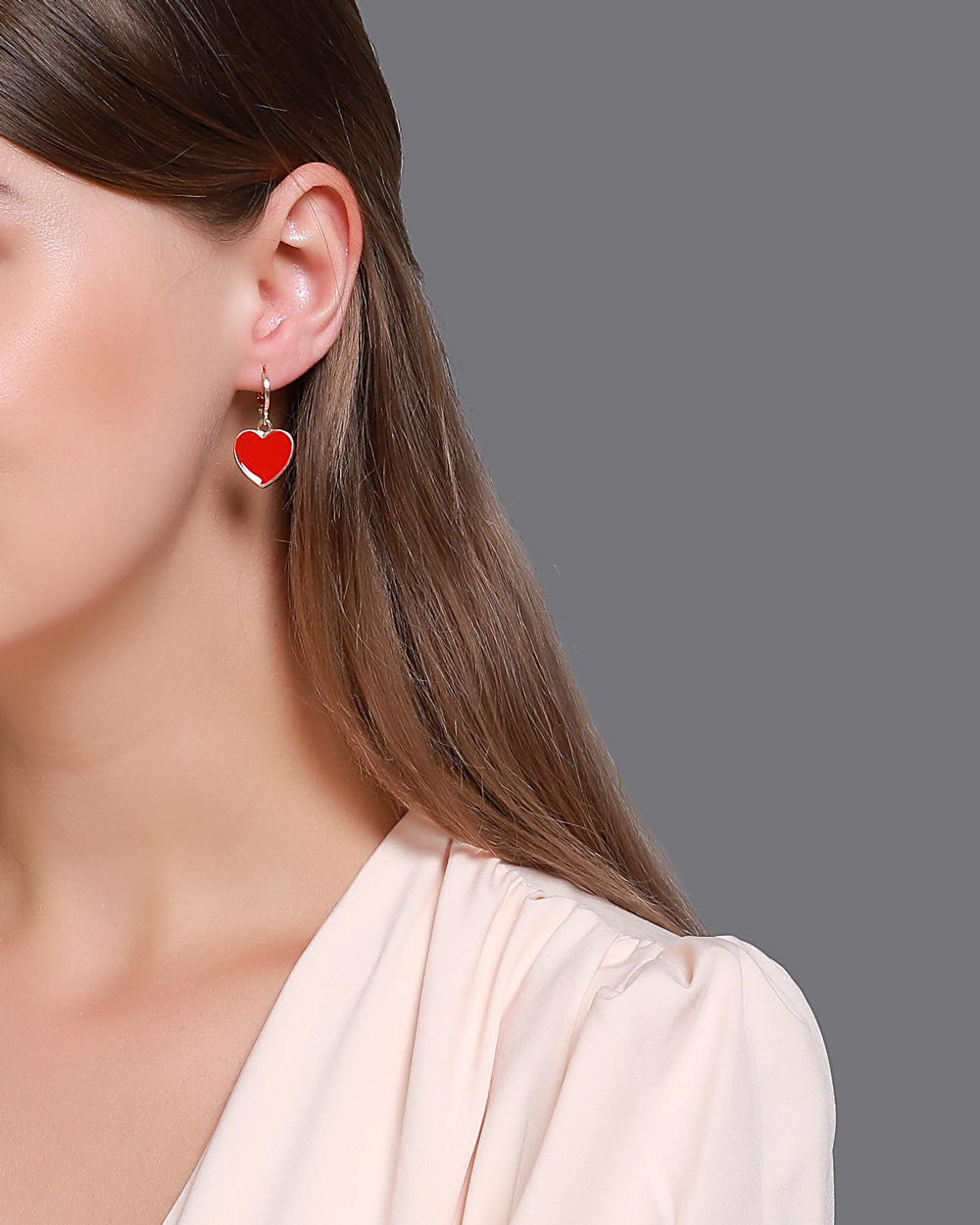 New Fashion Red Small Love Earrings Simple Vitality Girl Peach Heart Earrings Wholesale Nihaojewelry display picture 4