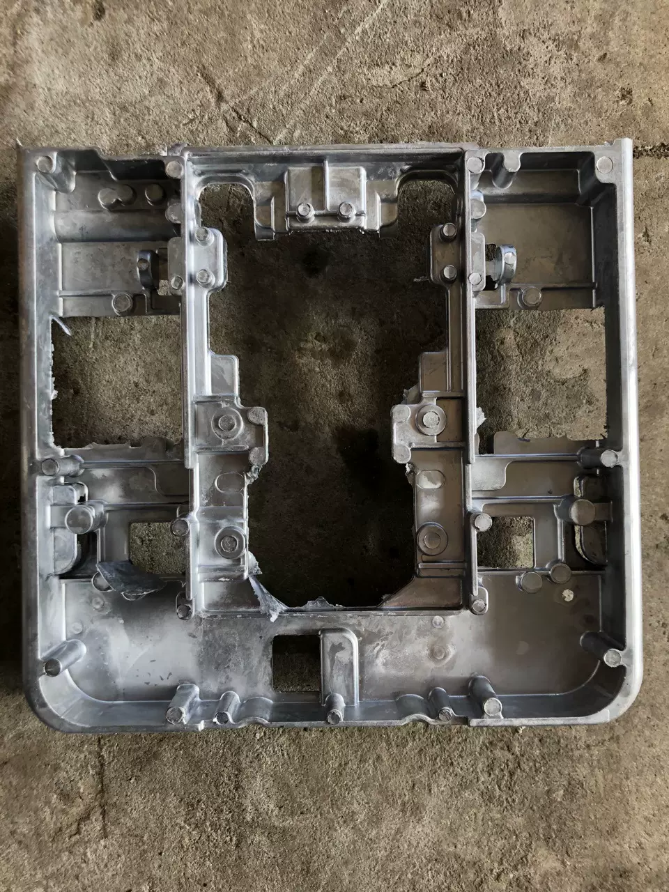 厂家供应高低压铝合金压铸件.13588976800