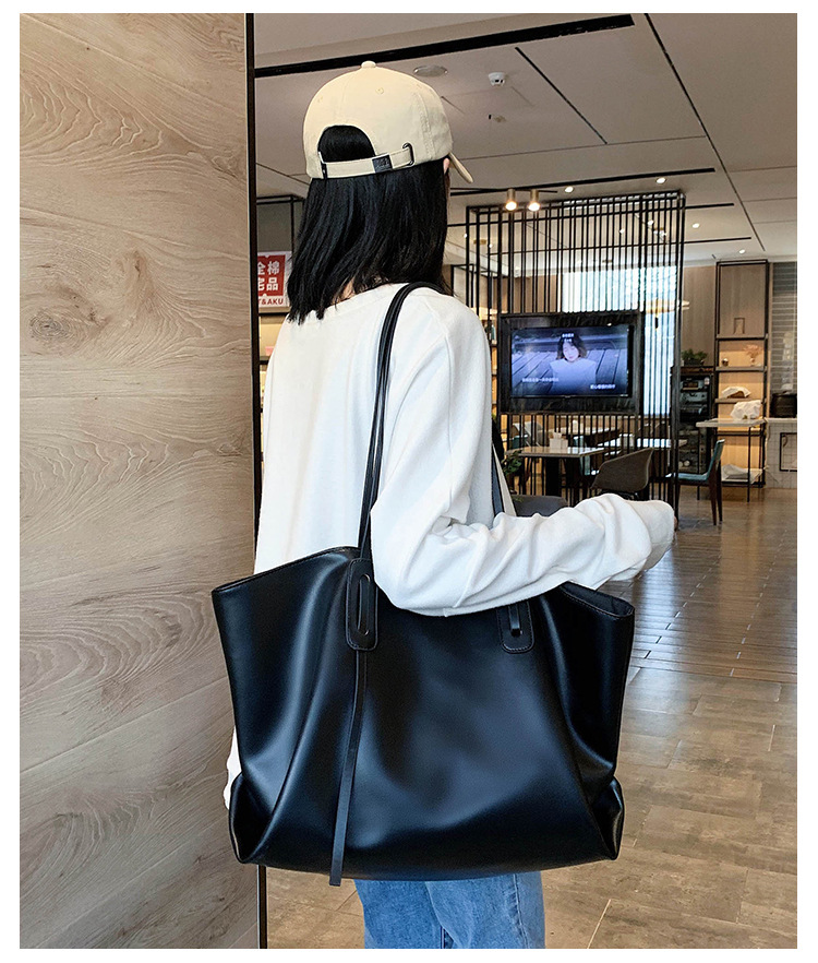 Soft-faced One-shoulder Women's New Autumn Tide Korean Large-capacity Simple Fashion Tote Handbag display picture 14