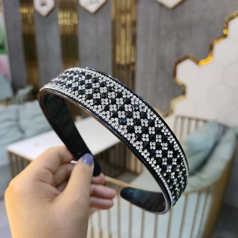 Koreanische Version Von Strass Rutsch Festem Stirnband Stirnband All-match Voll Diamant Kristall Stirnband Haarkarte Neue Einfache Mode Haarschmuck Frauen display picture 8