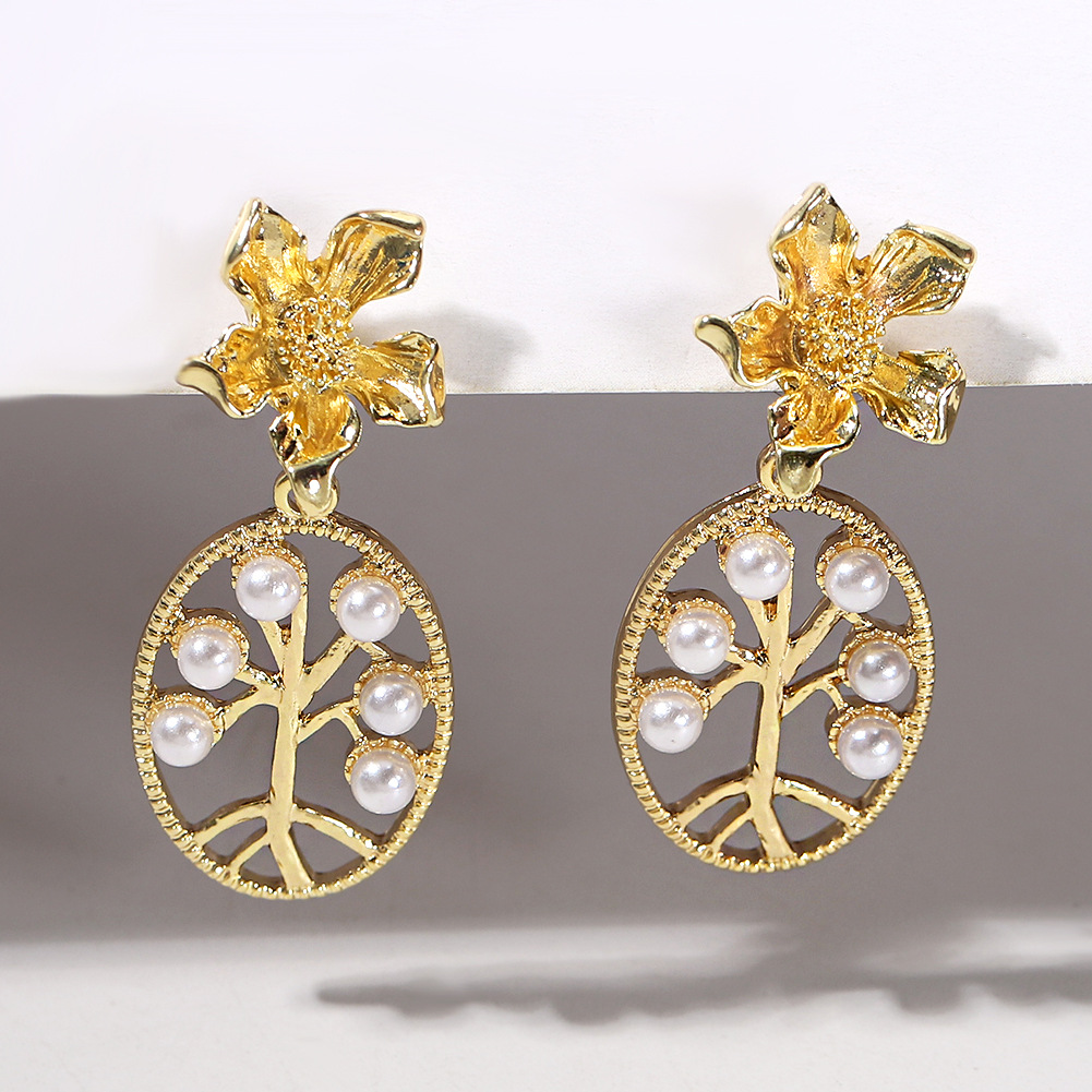 New Hot-selling Hollow Flower Creative Exaggerated Hot Style Earrings Wholesale display picture 5