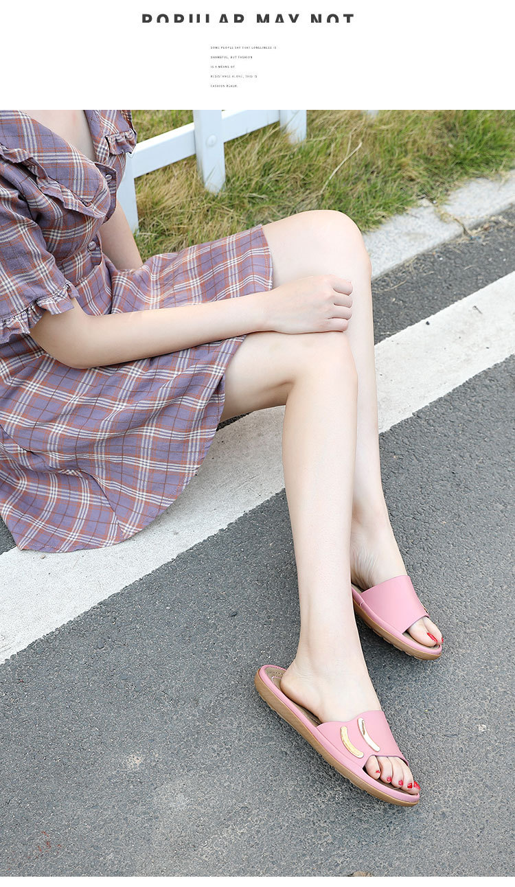 The 2024 new large-sized women's shoes, flip-flops, fashionable and comfortable cross-border sandals, casual beach slippers, and stylish style undefined