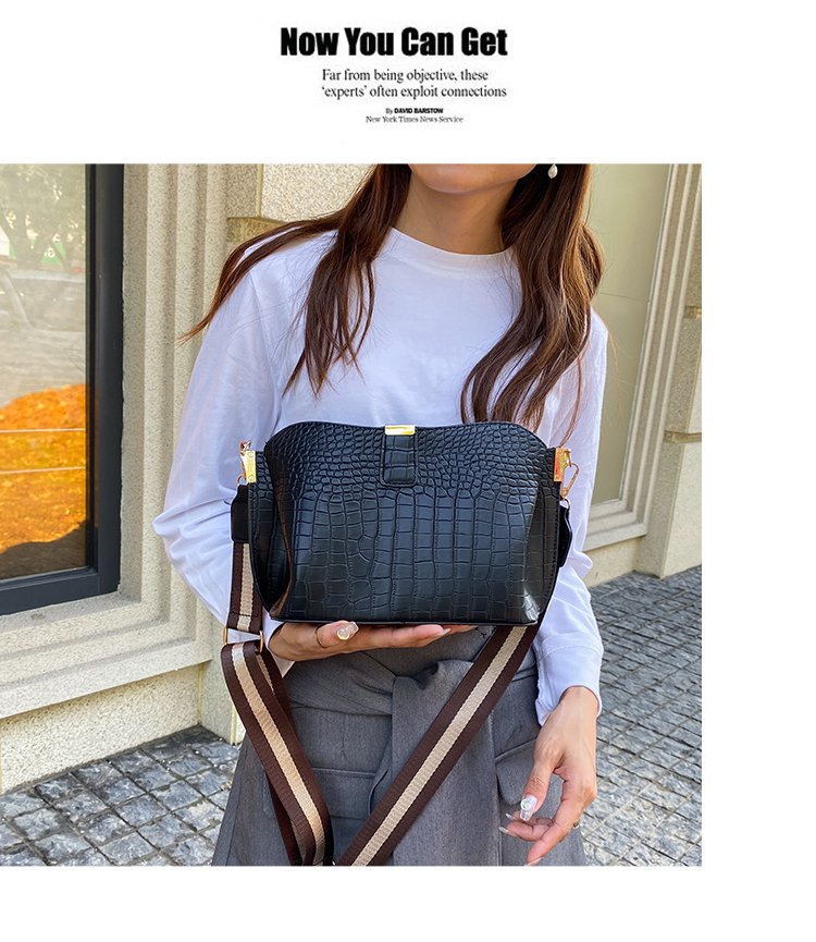 All-match Women's Messenger Bucket Crocodile Pattern One-shoulder Picture Autumn New Messenger Women's Bag display picture 19