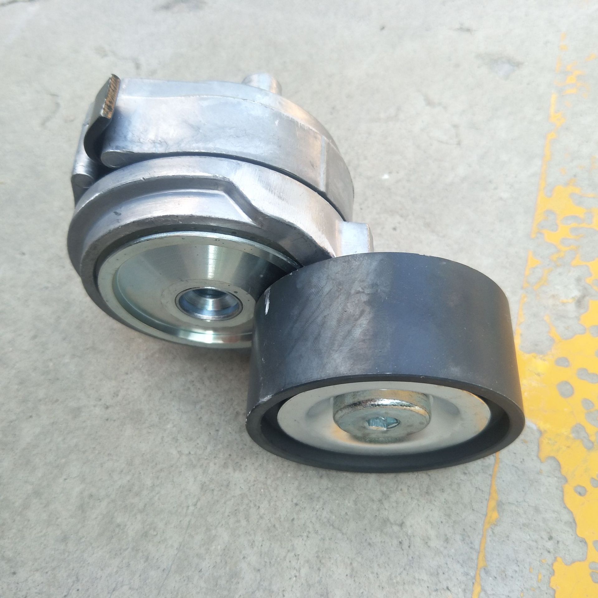 201V958007477 涨紧轮2