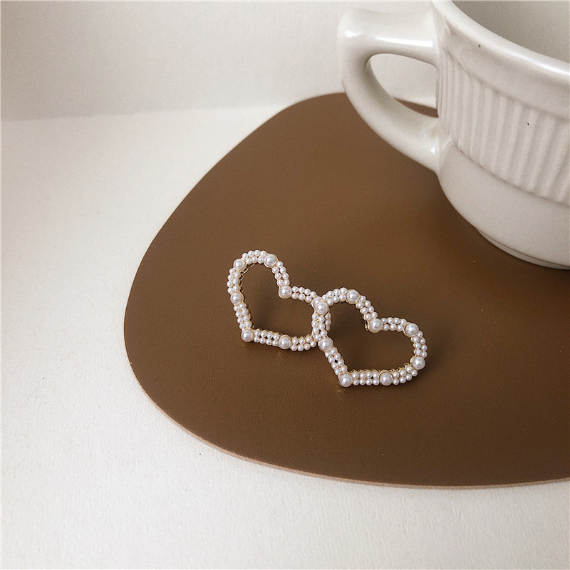 Korean S925 silver needle hollow heart sweet pearl earrings