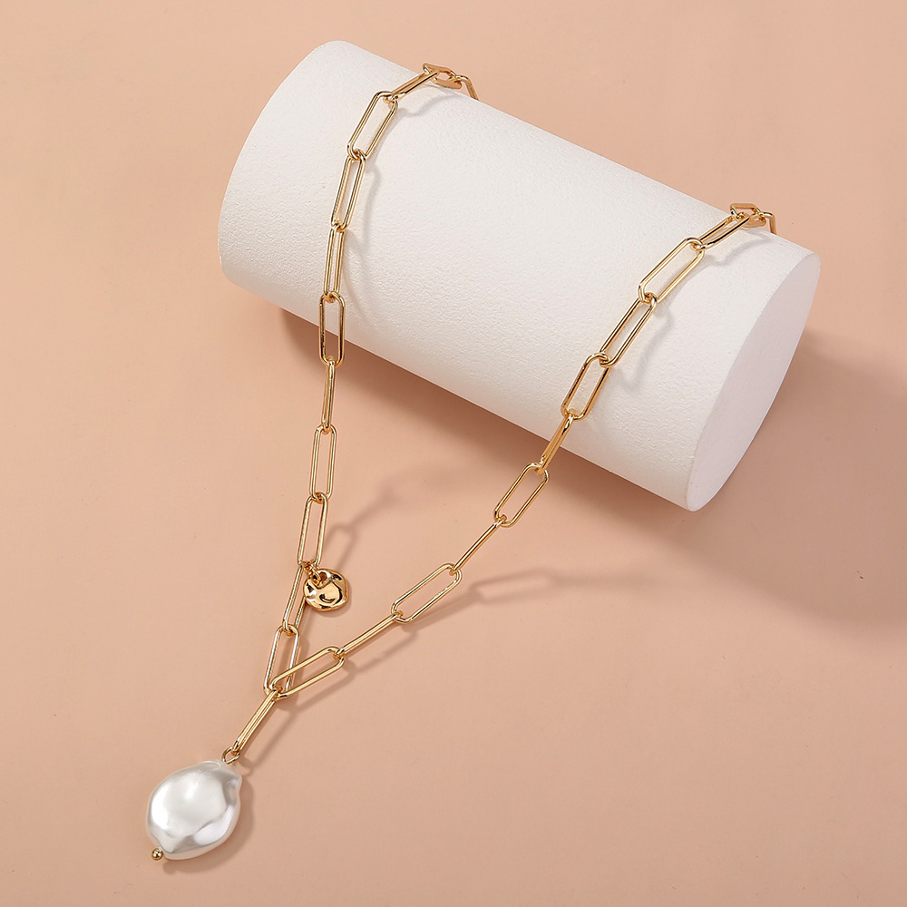 Fashion Clavicle Chain Simple Pecial-shaped Flat Pearl Pendant Lattice Chain Single-layer Necklace display picture 3