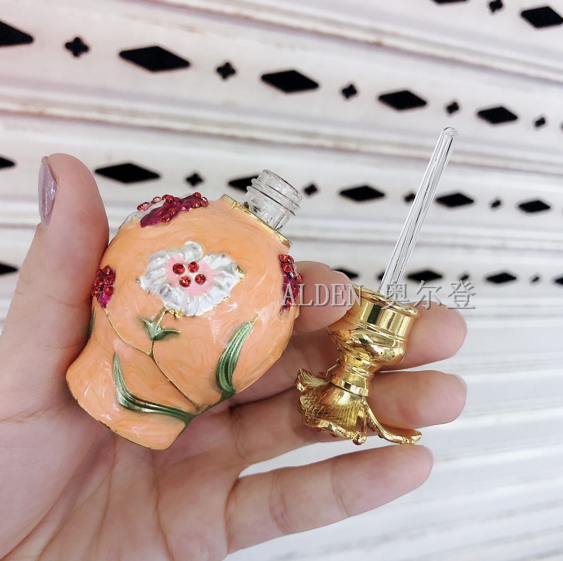 Wholesale of 12ml Dubai-style tattoo color bottles, butterfly perfume bottles and exquisite essential oil bottles detail image 3