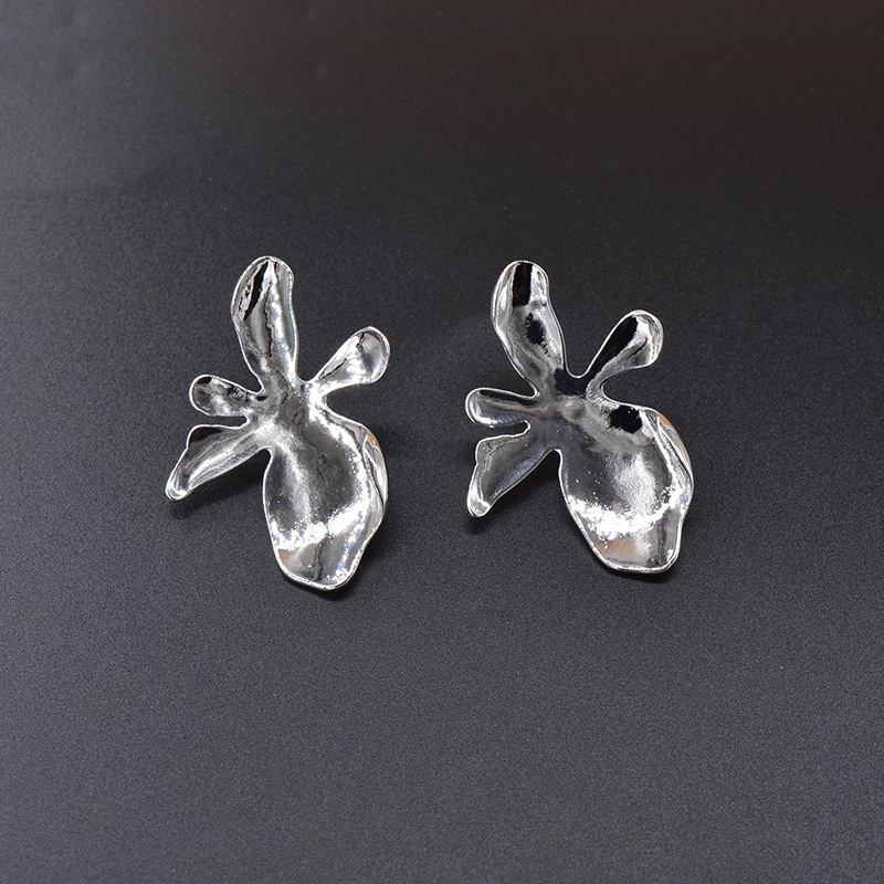 925 Silver Needle Hypoallergenic Maple Leaf Metal Retro Earrings  Baroque Fashion  Earrings  Nihaojewelry Wholesale display picture 9