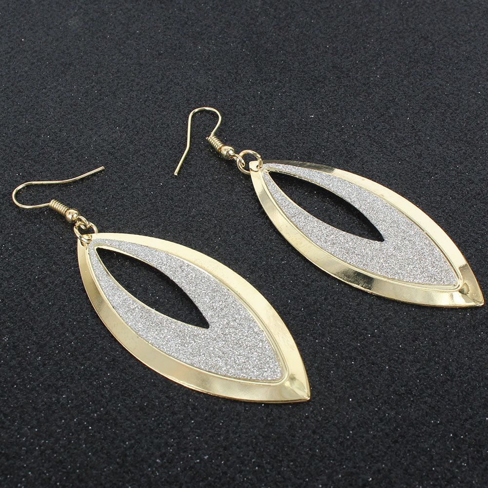 Fashion Jewelry Exaggerated Geometric Hollow Metal Earrings Fashion Alloy Earrings Wholesale Nihaojewelry display picture 2