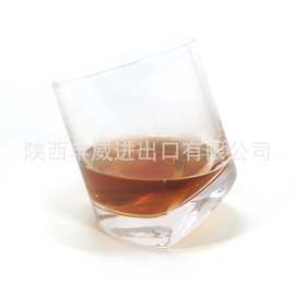 批发定制人工吹制高白料玻璃倾斜底部威士忌玻璃口杯