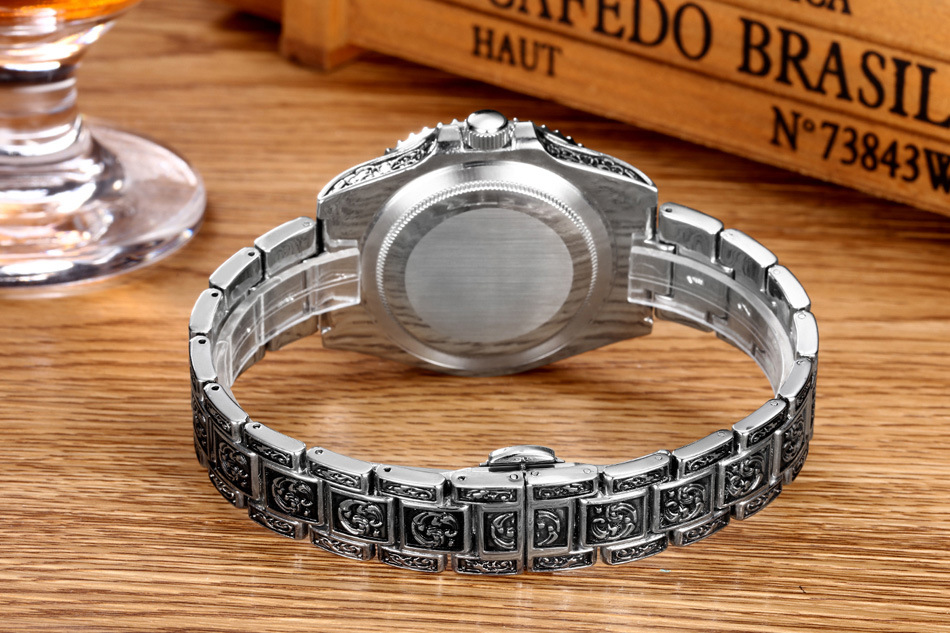 Montre homme à quartz sculptée avec calendrier fantôme d'eau lumineuse MONTRE À QUARTZ_voghion.com