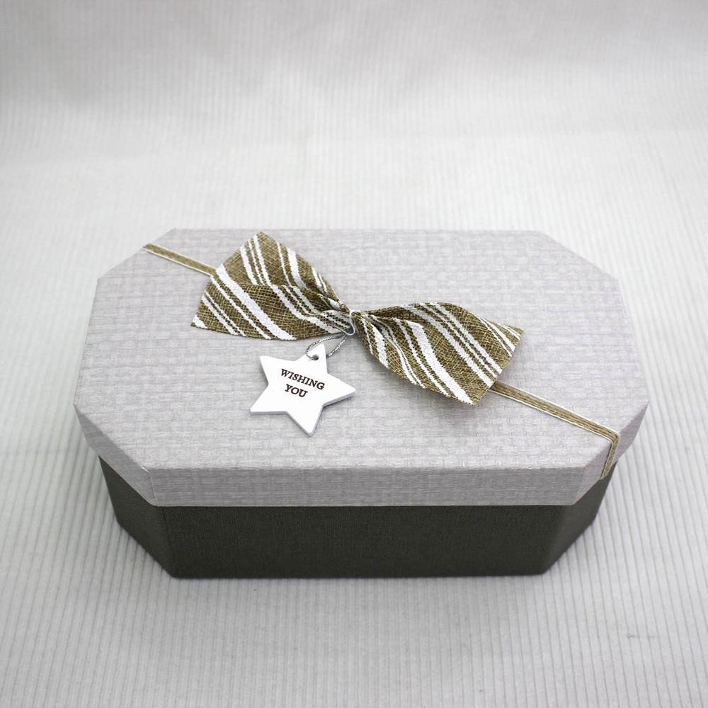 纸质礼品袋适用于日用品，礼品等包装，颜色尺寸款式可定制