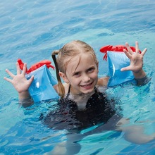 游泳圈手臂圈水袖儿童游泳装备螃蟹草莓樱桃宝宝臂圈浮泳袖
