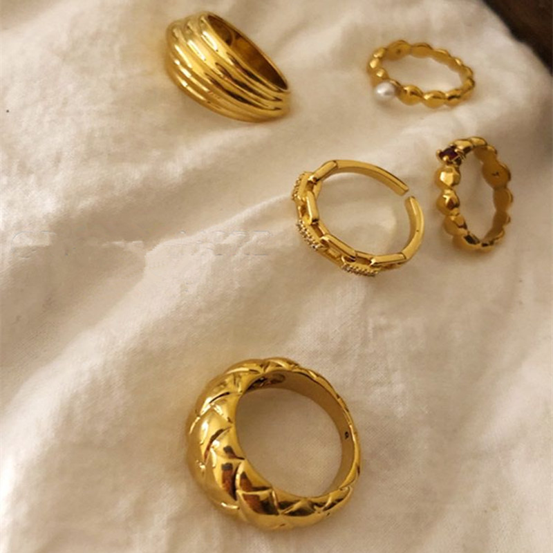 Korean Retro Brass Pearl Diamond Check Tire Ring Set Wholesale display picture 10