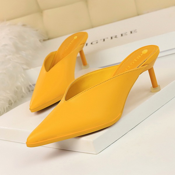 V-CUT cut pointy comfortable and versatile high heel women’s slippers