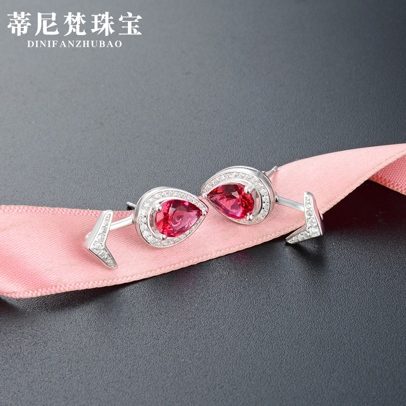 Japonés y coreano nicho diseño s925 plata diamante pendientes creativo simple moda estilo Chanel pendientes fuente fábrica