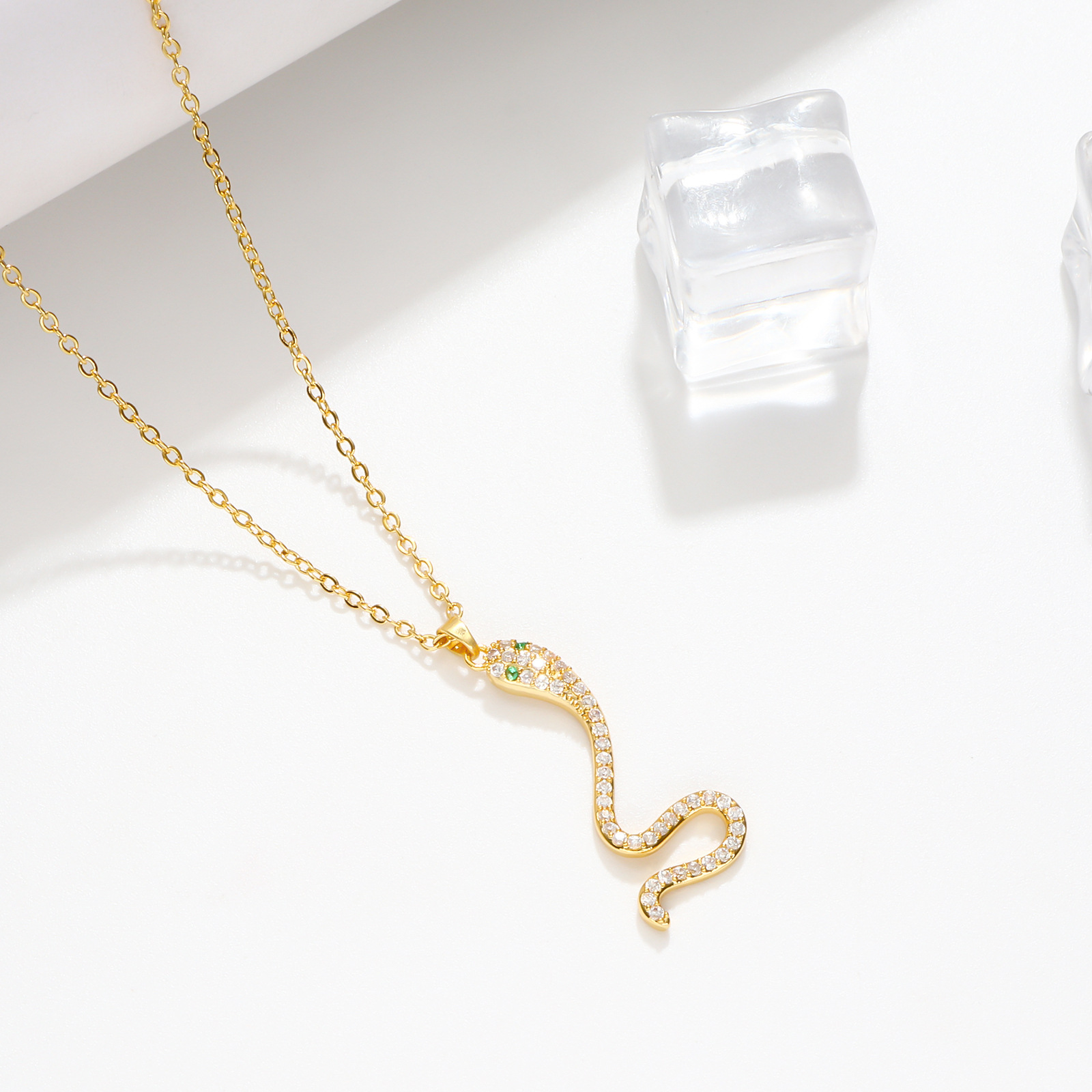 Fashion Personality Snake-shaped Pendant Copper Inlaid Zircon Necklace display picture 4