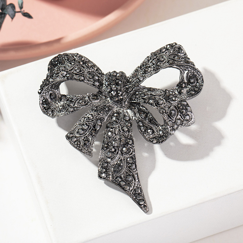 Retro Flower Bow Knot Alloy Plating Inlay Rhinestones Pearl Women's Brooches display picture 2