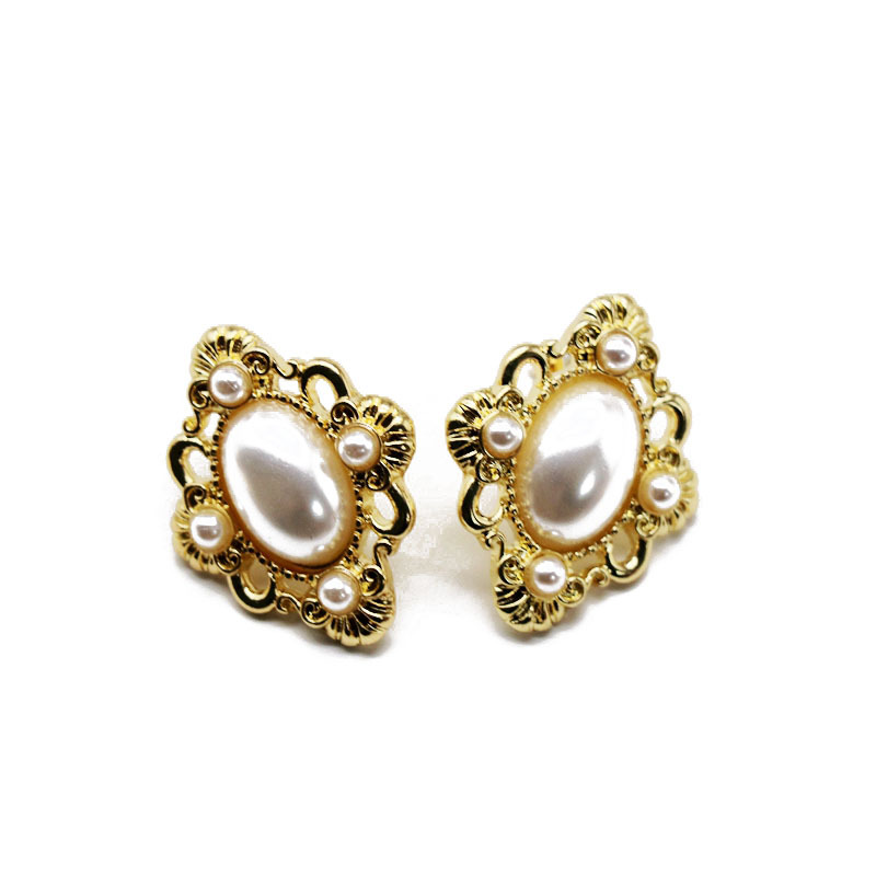 White Engraved Pattern Hollow Pearl Ear Clips 925 Silver Pin Earrings Oval Ear Clips display picture 7