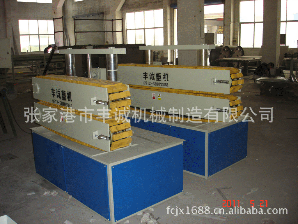 供应 优质塑料管材/型材履带式牵引机 DY-2履带式牵引机