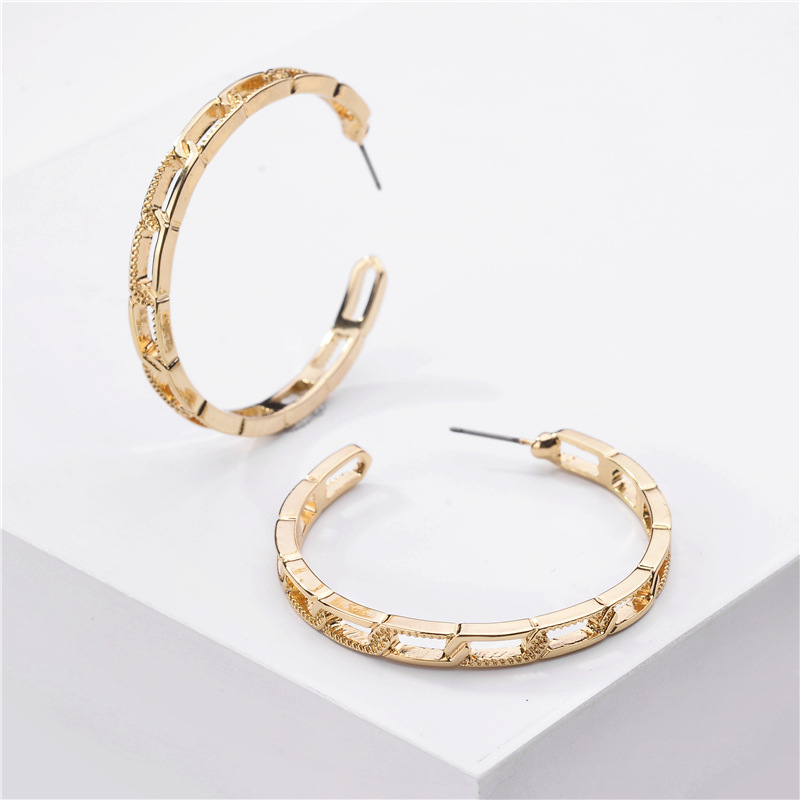 Fashion Simple Style  Golden Chain Shape Exaggerated Metal Big Earring Wholesale Nihaojewelry display picture 2