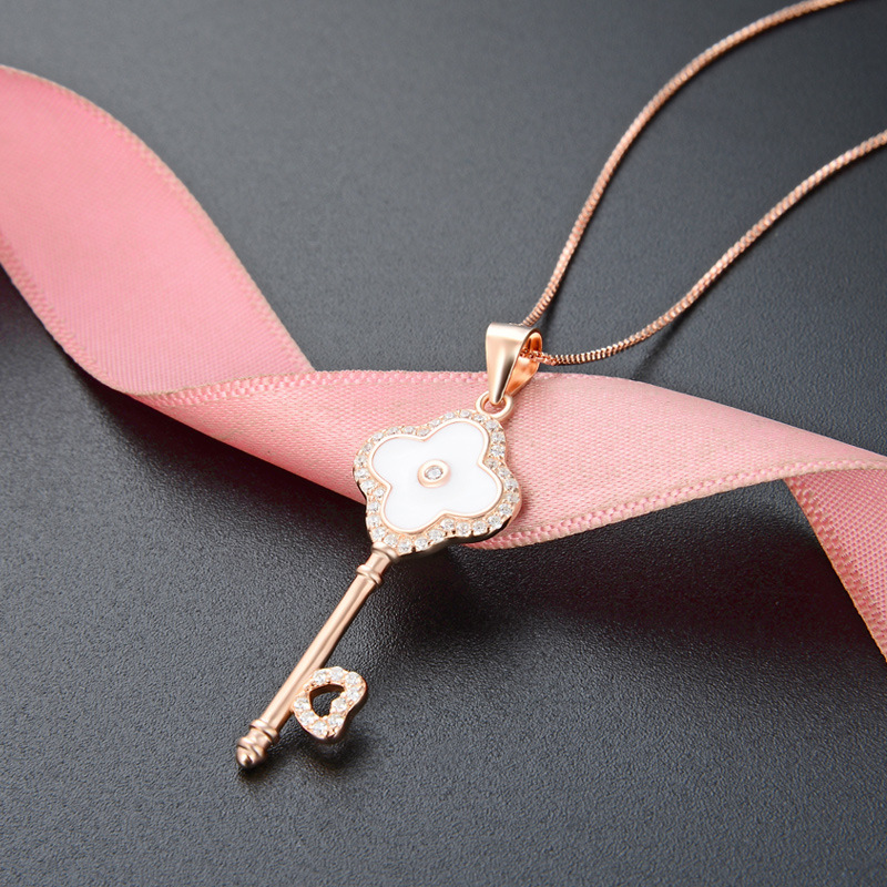 Japonés y coreano s925 Collar de plata simple Otoño e Invierno colgante clave de la moda de las mujeres del todo-fósforo aceite goteo joyería de una sola pieza de entrega