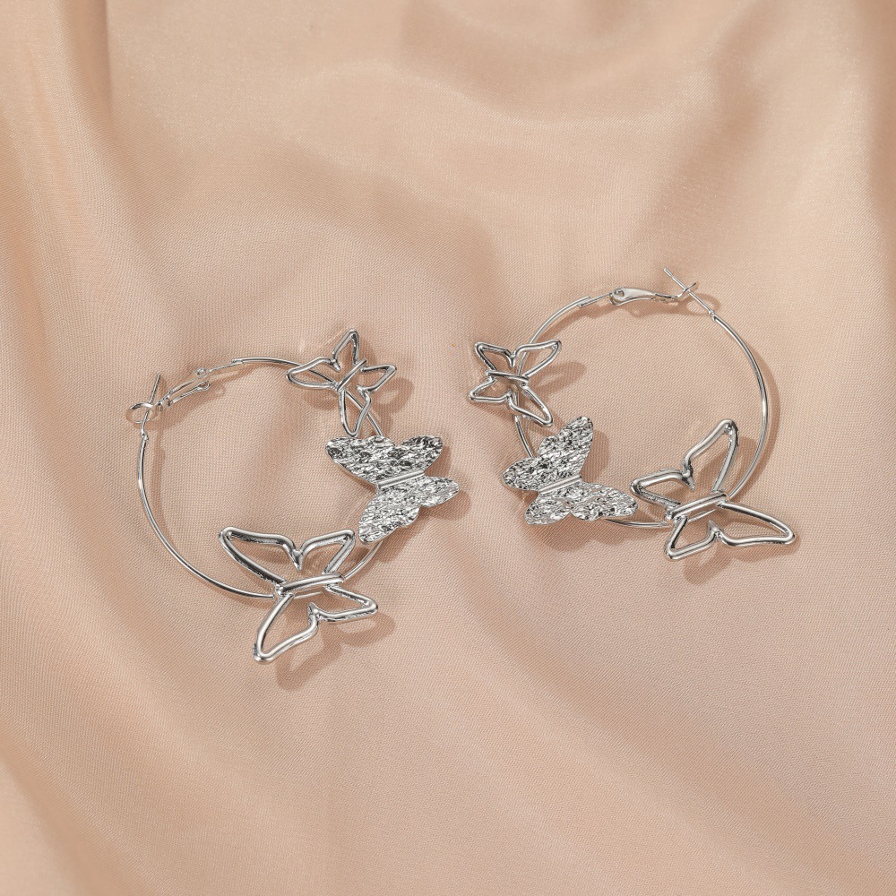 Nouvelle Personnalité Simple Exagérée Boucles D&#39;oreilles Trois Papillons Creux En Gros display picture 7