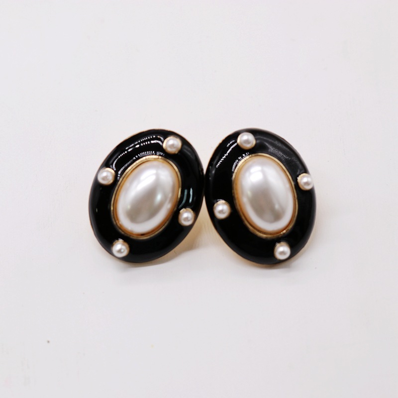 Aretes De Perlas Ovaladas Simples Con Perlas Ovaladas Blancas display picture 2