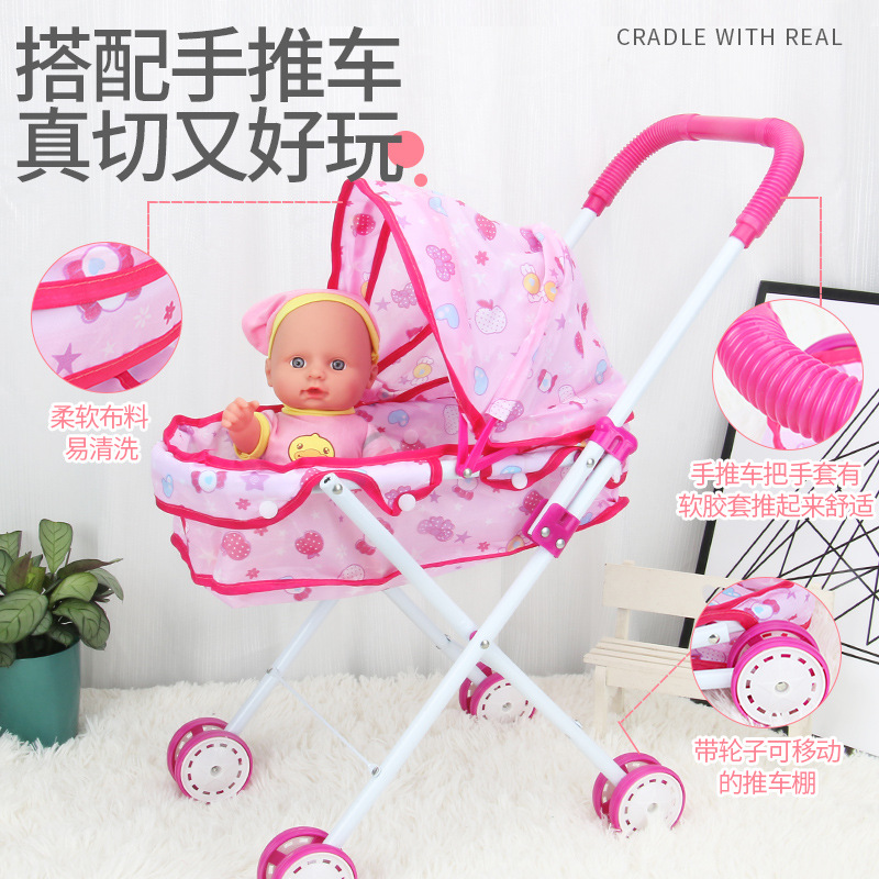 Venta al por mayor hablando simulación Muñeca puede cambiar la ropa, beber agua, comer leche, una familia de tres, juego casa