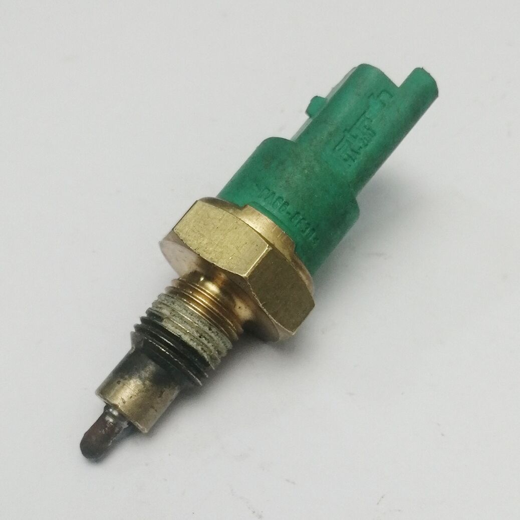 适用于达西亚阿美拉二代骐达欧宝雷诺沃克斯倒车灯开关传感器