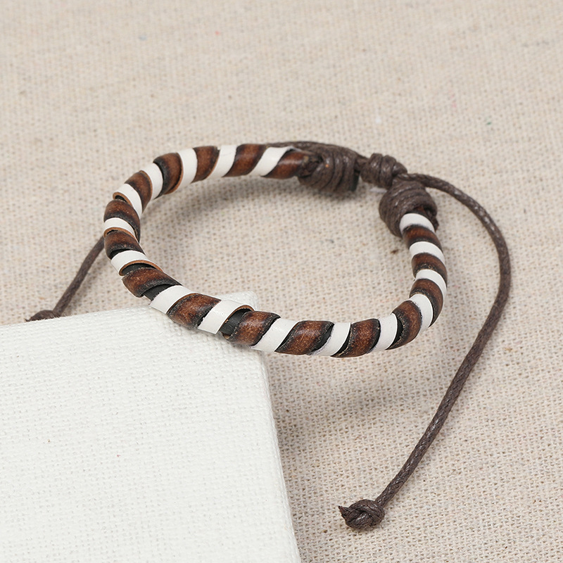 Hand-woven Vintage Cowhide Bracelet display picture 3