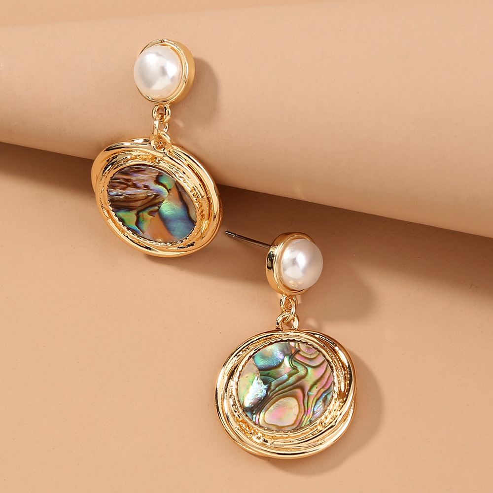 Fashion Simple Imitation Pearl Round Natural Abalone Shell Short Earrings display picture 7