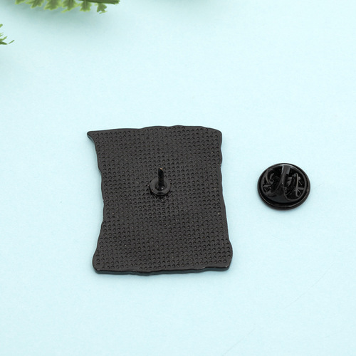 Japanese and Korean new brooches, cartoon music piano frets, sheet music, alloy dripping brooches, denim student clothing accessories